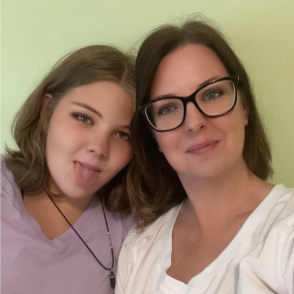 Meet your Posher, Kim - Picture 2 of 3